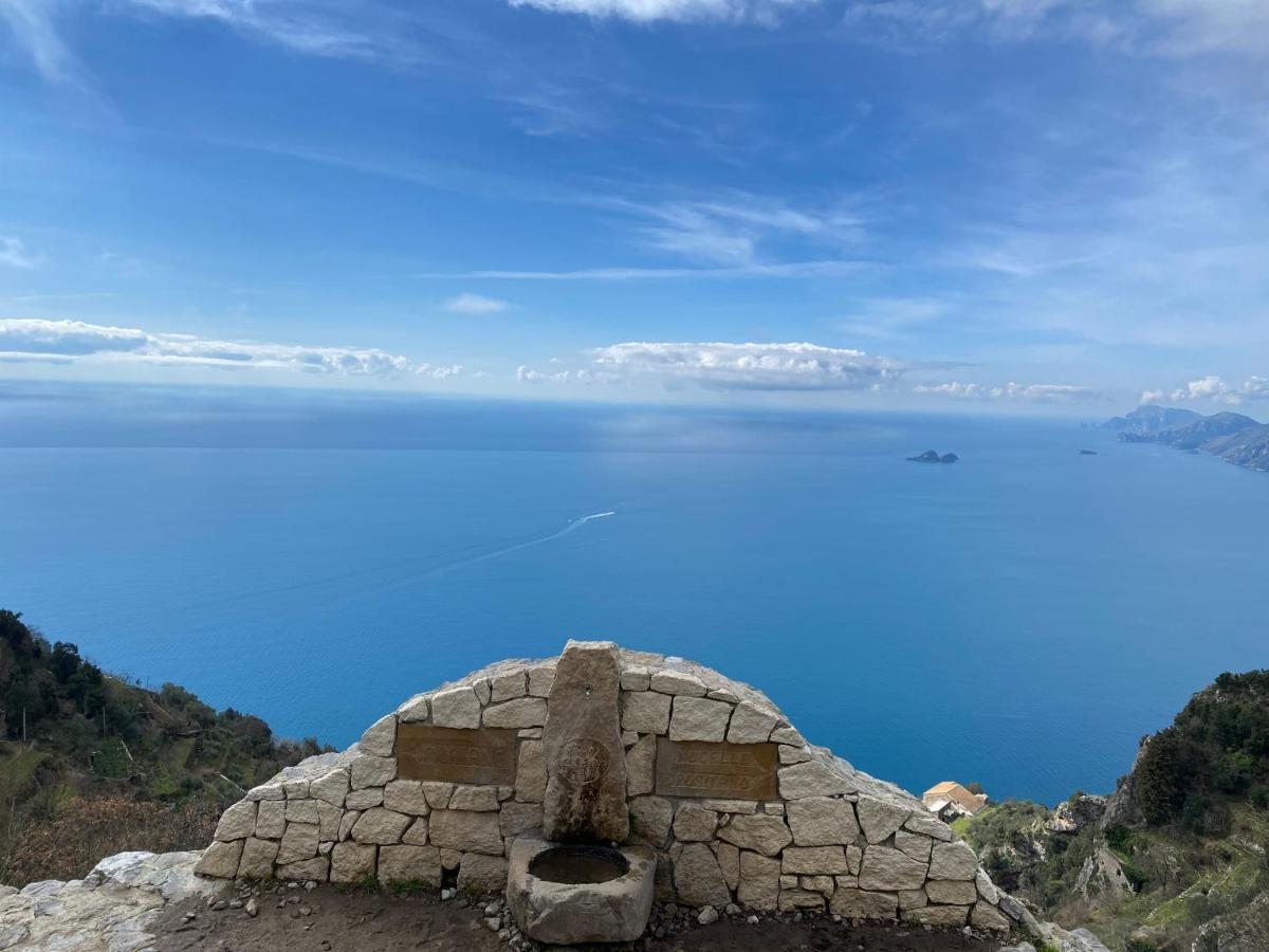 Apartamento Il Profumo Dei Fiori Praiano Exterior foto