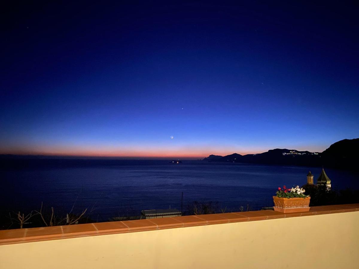 Apartamento Il Profumo Dei Fiori Praiano Exterior foto