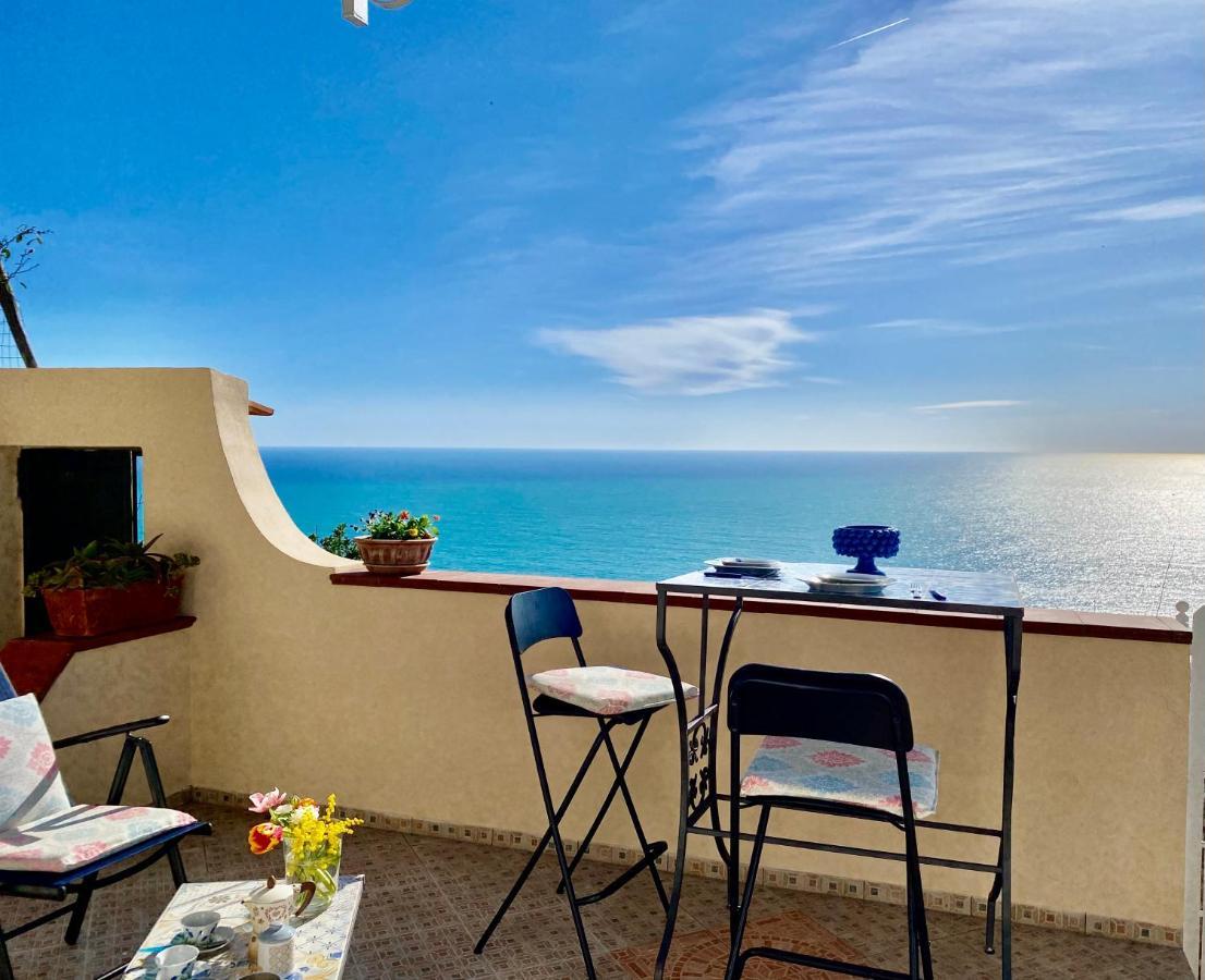 Apartamento Il Profumo Dei Fiori Praiano Exterior foto