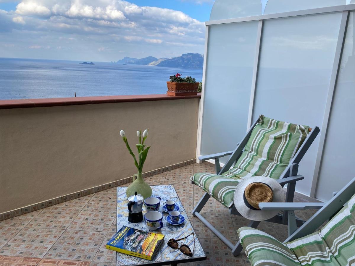 Apartamento Il Profumo Dei Fiori Praiano Exterior foto