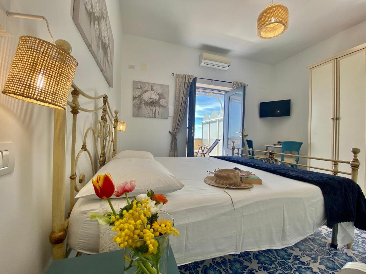 Apartamento Il Profumo Dei Fiori Praiano Exterior foto