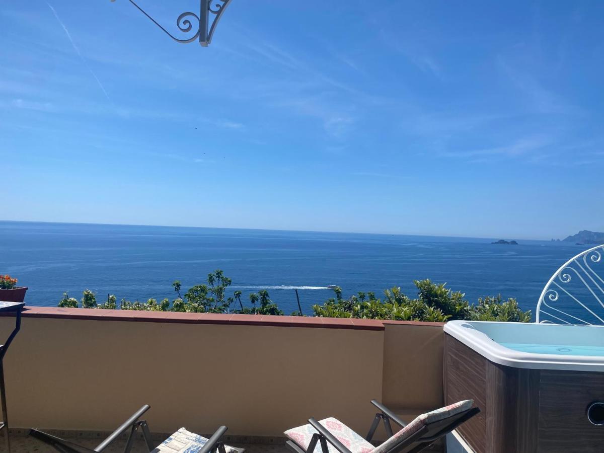 Apartamento Il Profumo Dei Fiori Praiano Exterior foto