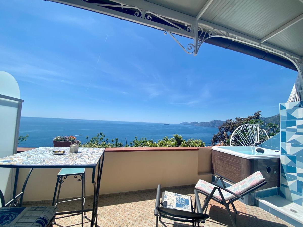 Apartamento Il Profumo Dei Fiori Praiano Exterior foto
