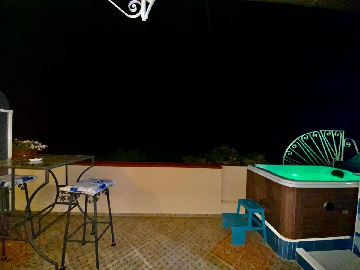 Apartamento Il Profumo Dei Fiori Praiano Exterior foto