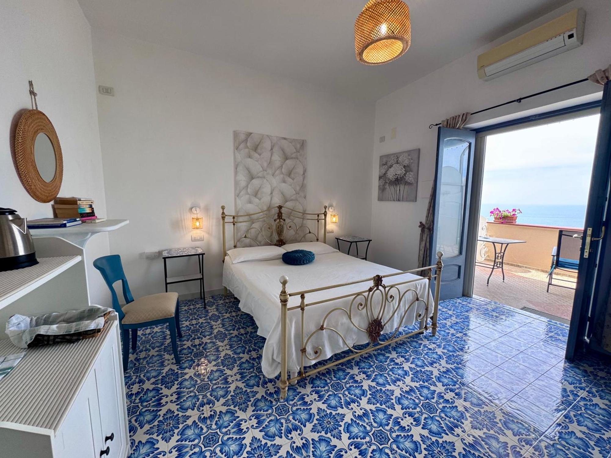 Apartamento Il Profumo Dei Fiori Praiano Exterior foto